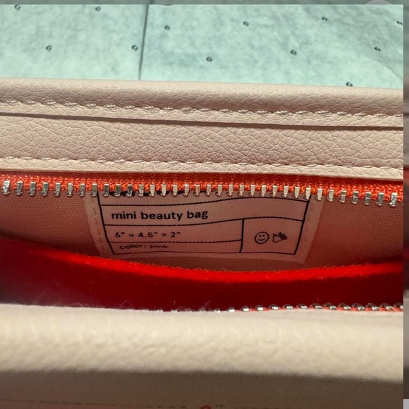 Glossier Philadelphia Mini Pink Beauty Bag nwt - Picture 5 of 8